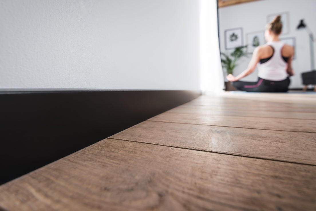 A lifestyle image of the Vox Evera skirting board EV107 in colour Black.