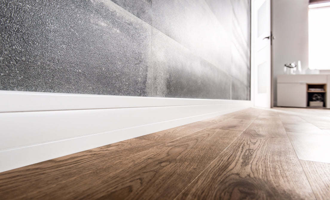 A lifestyle image of the Vox Estilo skirting board E401 in colour white.