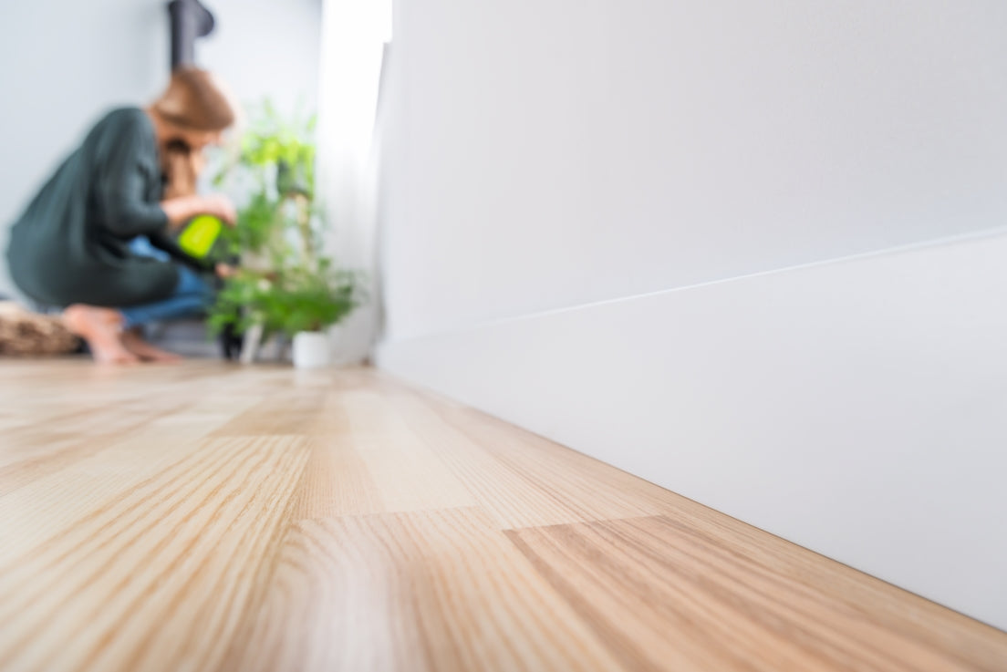 A lifestyle image of the Vox Evera skirting board EV201 in colour white.